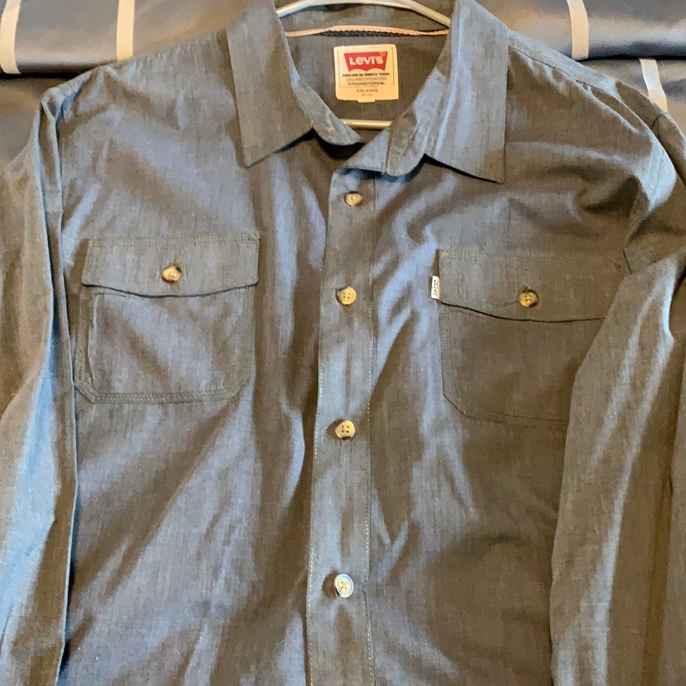 Levi’s casual button up shirt